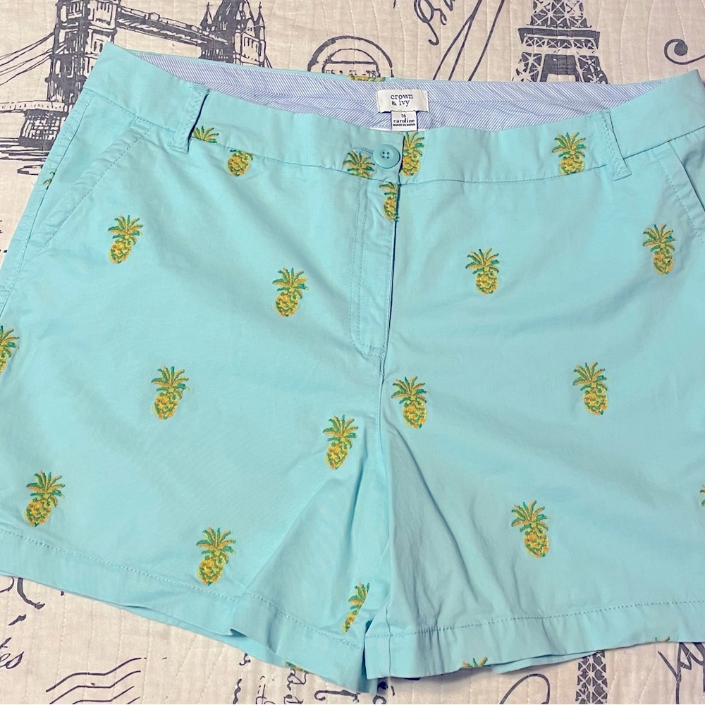 Crown & Ivy Caroline 5” shorts in size 16